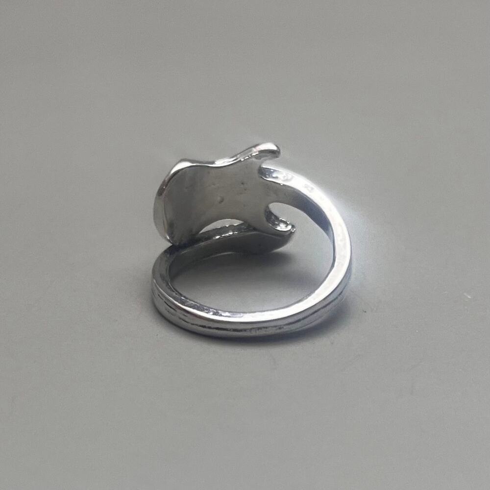 Y2K Vintage Wrapped Guitar Ring – Silver Tone, Size 8, Unisex, Brand New - Picture 4 of 7